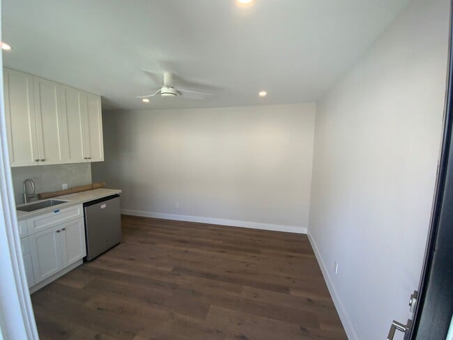 Building Photo - Adorable fully remodeled home on Ruhland with large yard