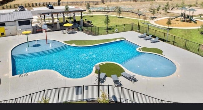 Building Photo - 5900 Whisper Creek Dr