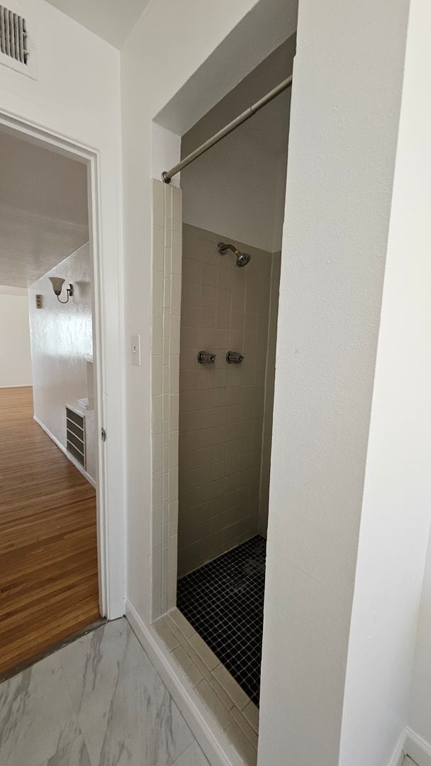 Building Photo - 4bed 2 bath