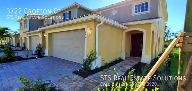 Building Photo - 4 Bedroom, 3 Full Bathrooms Townhouse in C...