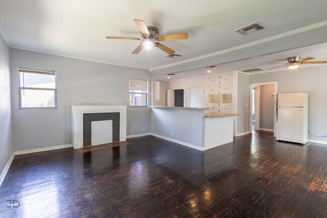 Building Photo - 1611 Garfield St