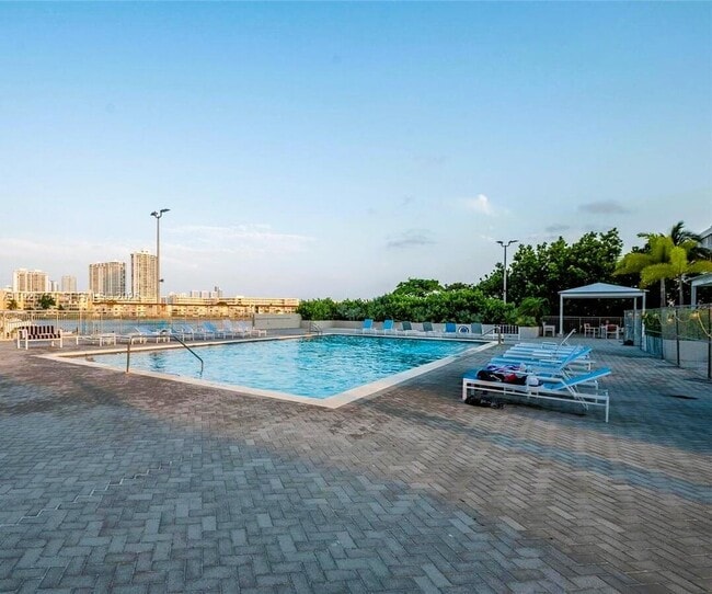 Building Photo - 18051 Biscayne Blvd