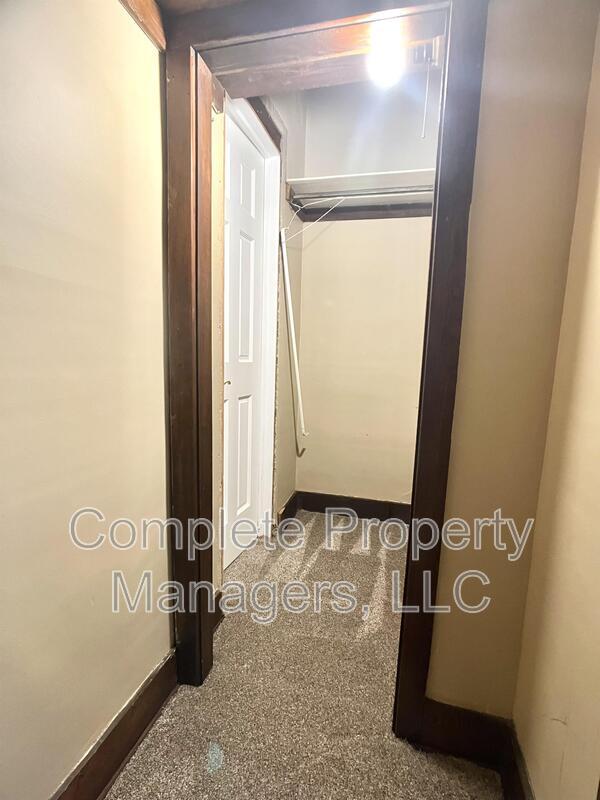 Building Photo - 806 John Farry Pl