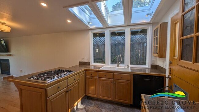 Building Photo - Bright and Cozy 3 Bedroom Home In Pacific Grove