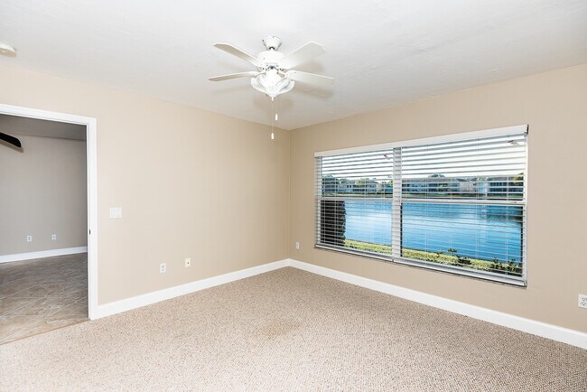 Building Photo - UPDATED GROUND FLOOR CONDO CLOSE TO 1-75