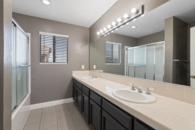 Building Photo - 43865 Carefree Ct