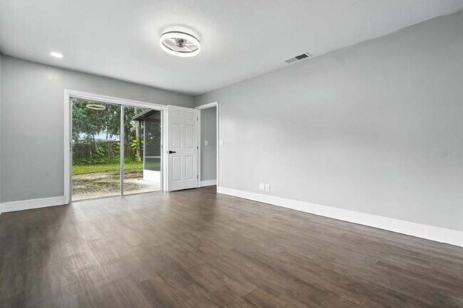 Building Photo - Beautiful 3 Bedroom House in Quiet Port Or...