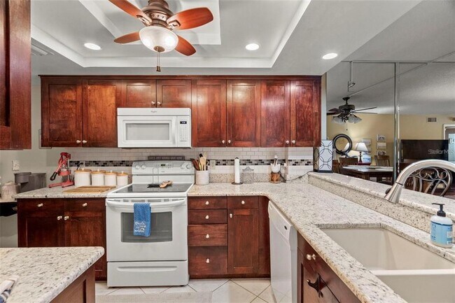 Building Photo - 1817 Golf View Dr