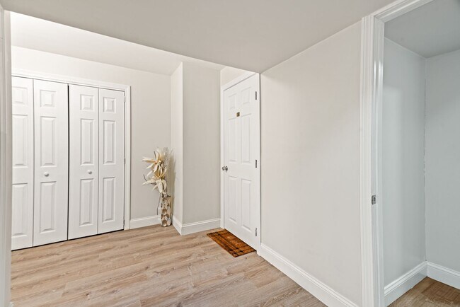 Building Photo - 3 1/2 Baltimore Street