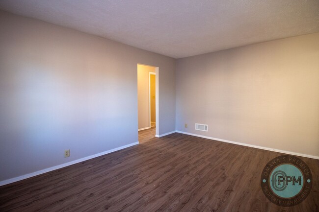 Building Photo - Old Towne Bellevue | 2 Bed 1 Bath