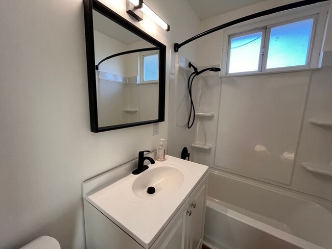 Building Photo - Fully Renovated Home with Large Extra Livingroom and Large Backyard