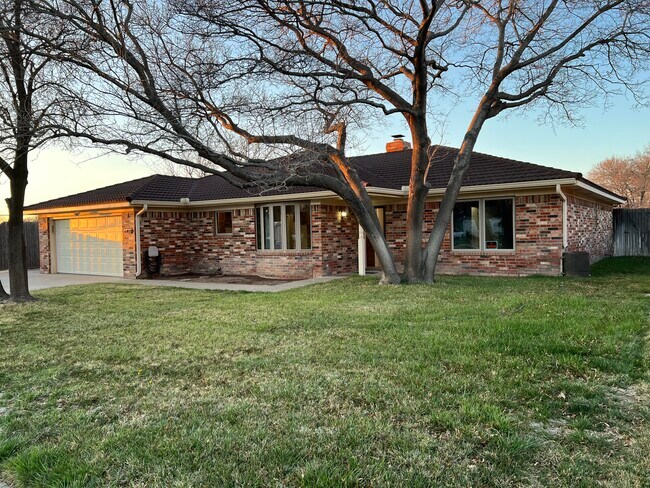 Primary Photo - 6408 Hyde Pkwy