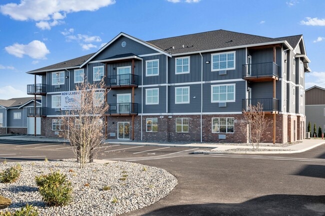 Primary Photo - Modern Living in the Heart of Lynden –8889...