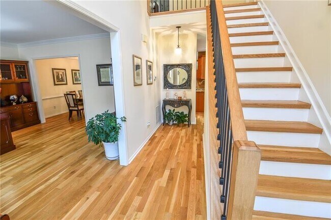 Building Photo - 1865 Oak Tree Hollow