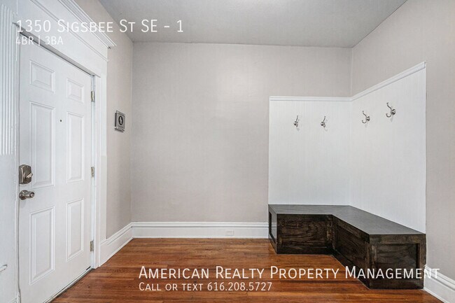 Building Photo - 1350 Sigsbee St SE