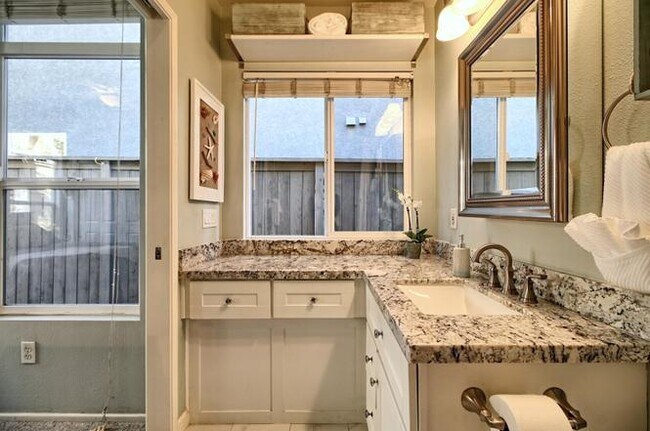 Building Photo - 538 Donizetti Ave