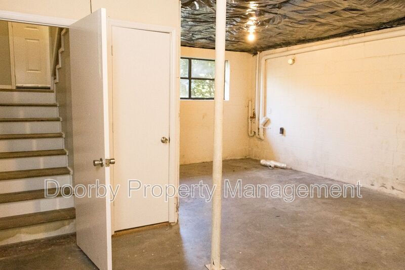 Building Photo - 6216 Shawtee Ln