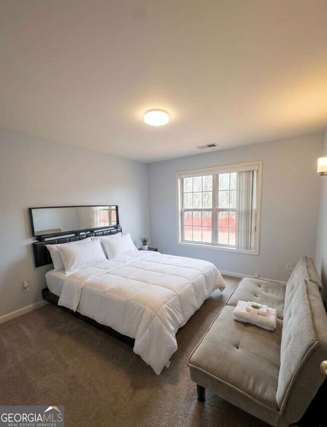 Building Photo - 3701 Landau Ln SW