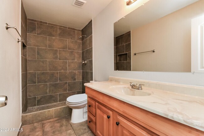 Building Photo - 1239 W Toledo St