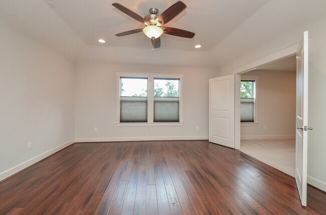 Building Photo - 5413 De Milo Dr