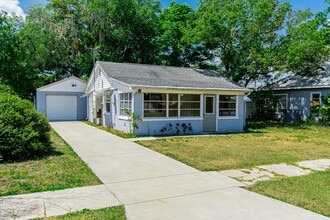 Building Photo - MOVE IN SPECIAL- Charming 2/1 Home w/ Partially Fenced Yard in St. Cloud