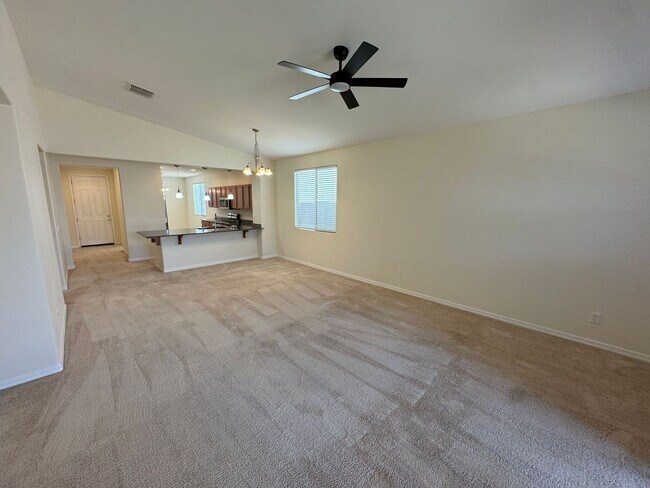 Building Photo - 4 Bedroom - 2 Bath - 1760 Sq. Ft - Beautiful New Built Home - Glendale