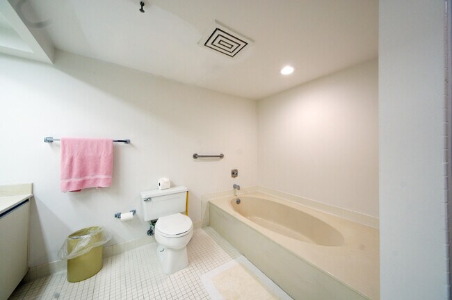 Building Photo - 2450 Presidential Way