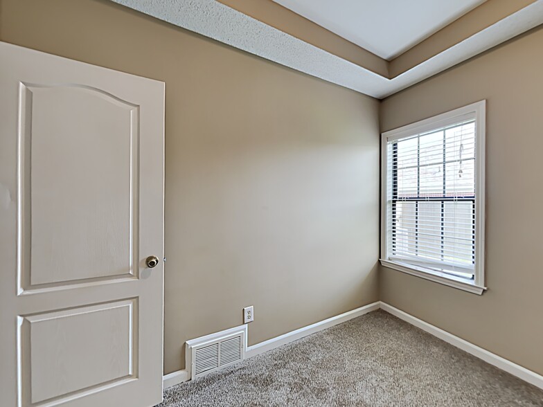 Building Photo - 30 Mossy Springs Cv