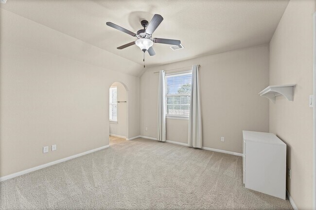 Building Photo - 10 Cayuga Pond Ct