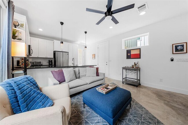 Building Photo - 408 W 55th St