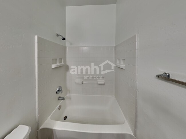 Building Photo - 33 E Calle Vivaz