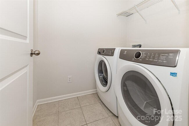 Building Photo - 17112 Carolina Hickory Dr