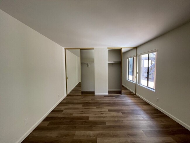 Building Photo - SHERMAN OAKS!!!: FANTASTIC 2 BEDROOM + 1 1...