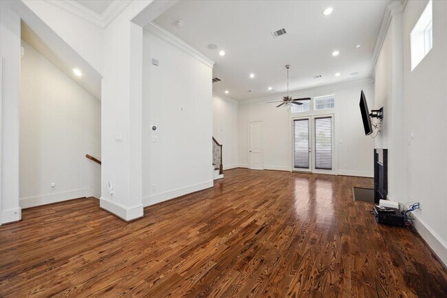 Building Photo - 258 E 28th St