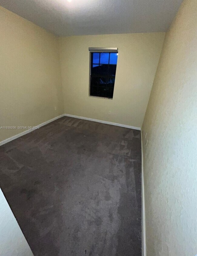 Building Photo - 3405 SE 1st St