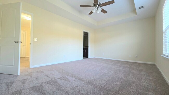 Building Photo - 3 Bedroom, 2.5 bath townhome in Creekside of Richmond Hill