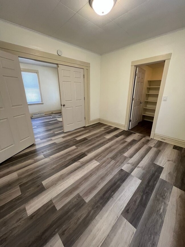 Building Photo - 3711 W 4th St