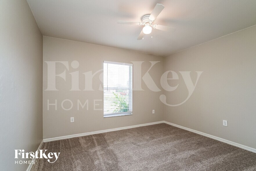 Building Photo - 3726 6th St W