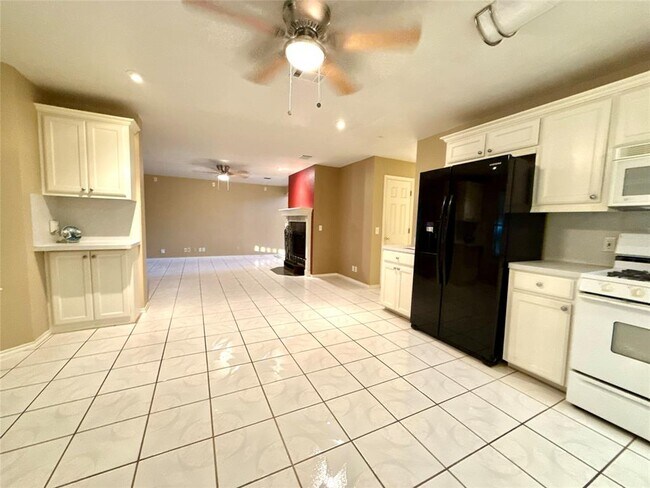 Building Photo - 13720 Greinert Dr