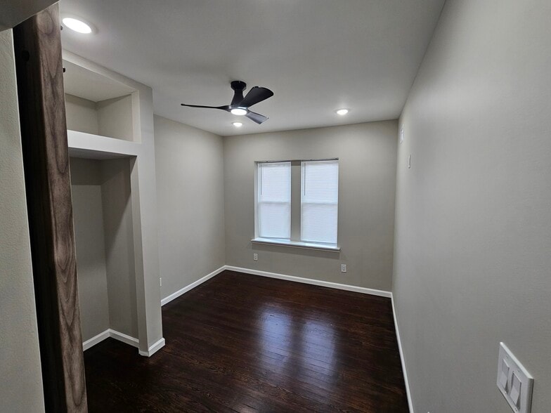 Building Photo - 6 W 30th St