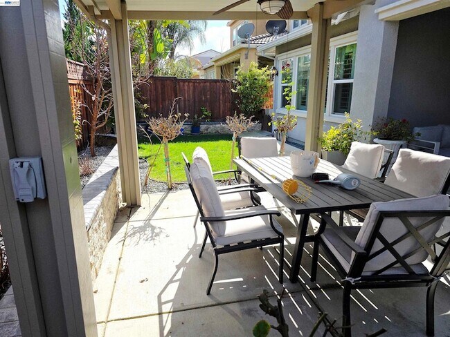 Building Photo - 2488 Remy Cantos Dr