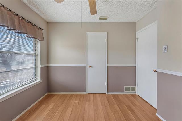 Building Photo - 1006 E Martin Ln