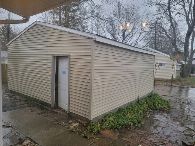 Building Photo - 1196 Thorndale Dr