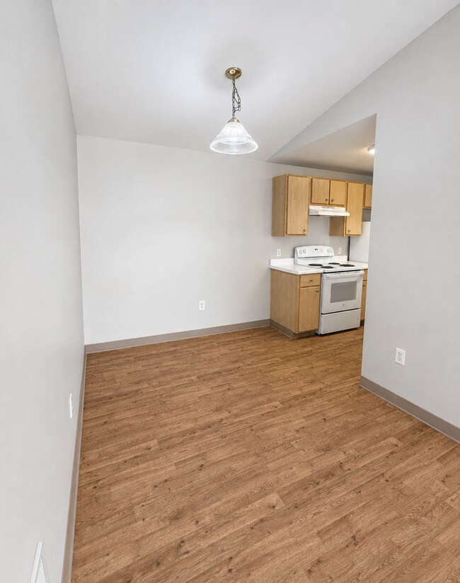 Building Photo - FREE August Rent! Spacious 1-Bedroom with Vaulted Ceilings & In-Unit Laundry!