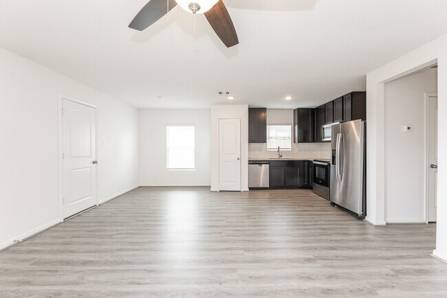 Building Photo - 13010 Sorrento Bay Dr