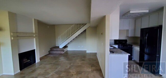 Building Photo - 2 Bedroom condo available in south Santa Maria!