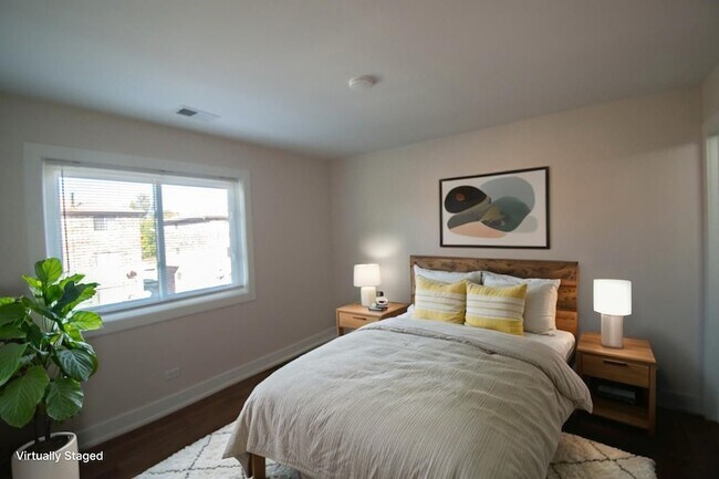 Building Photo - 14949 Lake View Dr