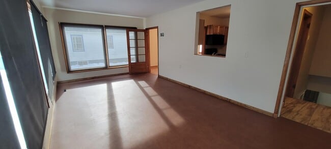 Building Photo - 24 S Pine St