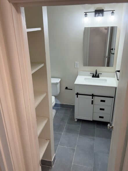 Building Photo - 5809 Alameda Ave