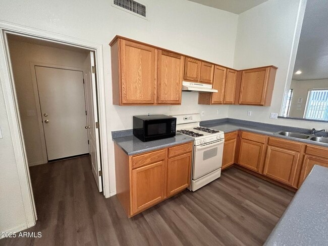 Building Photo - 10857 E Wier Ave